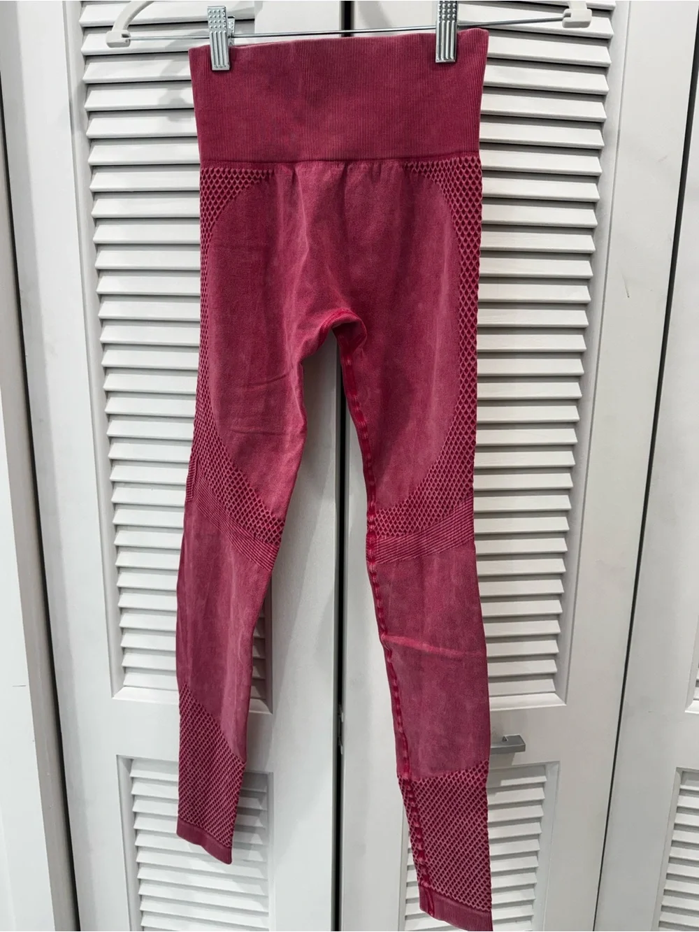 Seamless Mesh-Detail Leggings and Crop Top Set in Berry